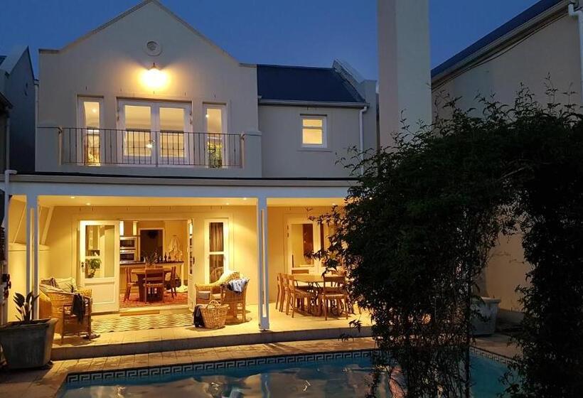 Пансион Franschhoek Village House