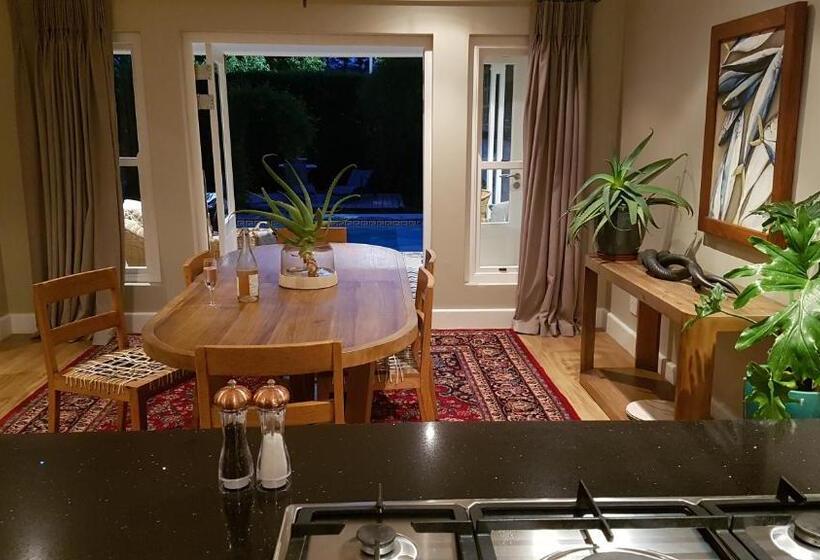 Пансион Franschhoek Village House