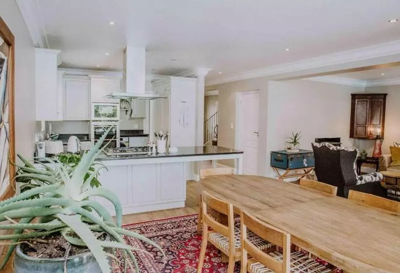 Majatalo Franschhoek Village House