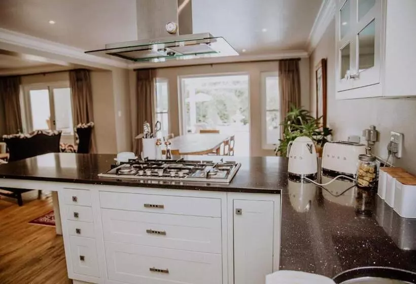 Majatalo Franschhoek Village House