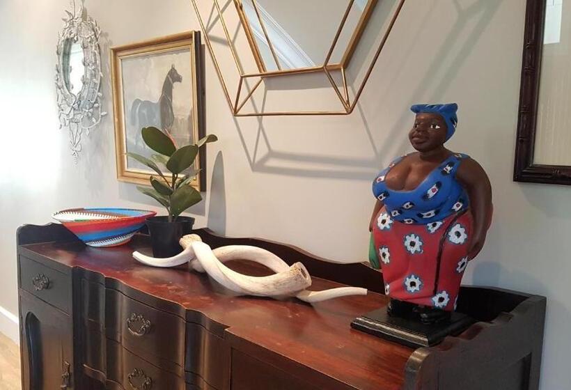 Пансион Franschhoek Village House