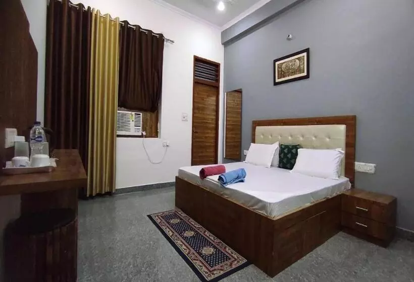Taj Street Hostel