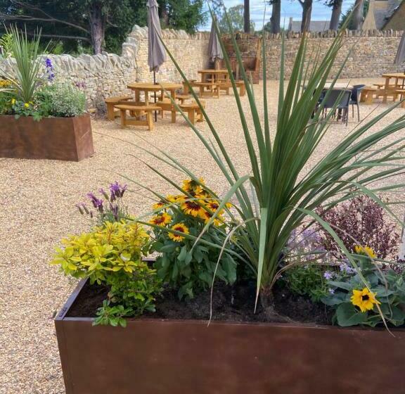 הוסטל Horse & Hound Inn