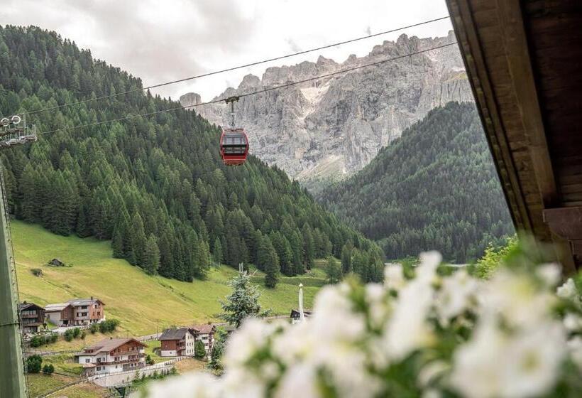 هتل Garni La Bercia