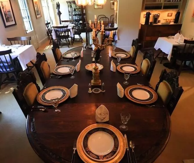 住宿加早餐 Follansbee Inn