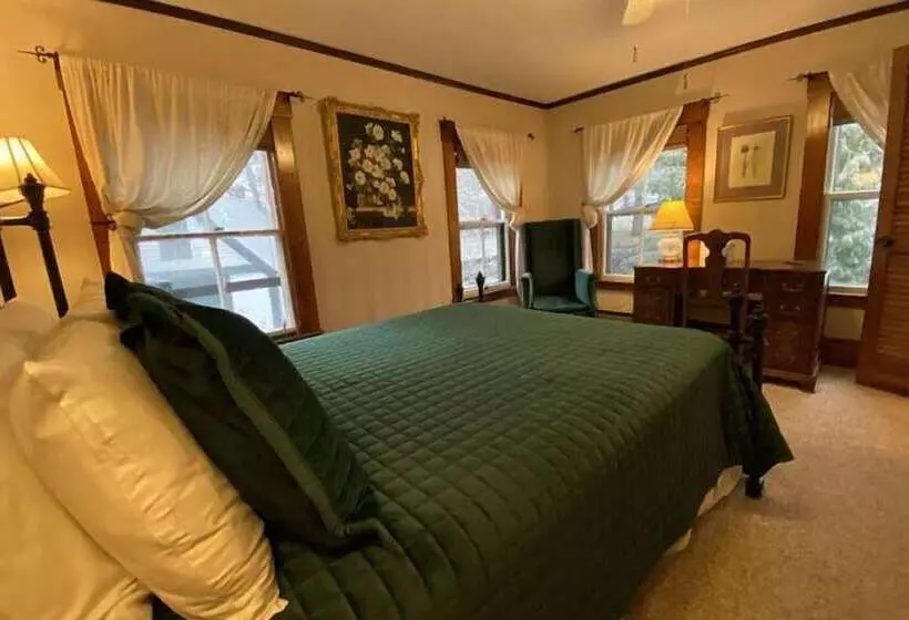 住宿加早餐 Follansbee Inn