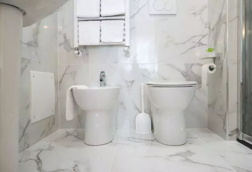 Bed and Breakfast Guest House Train Station Venice Atika & Atif