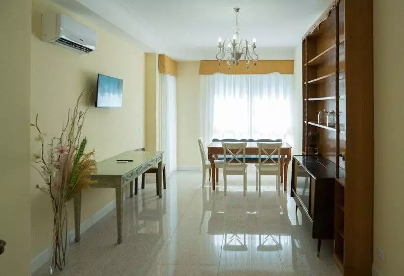 Bed and Breakfast Guest House Train Station Venice Atika & Atif