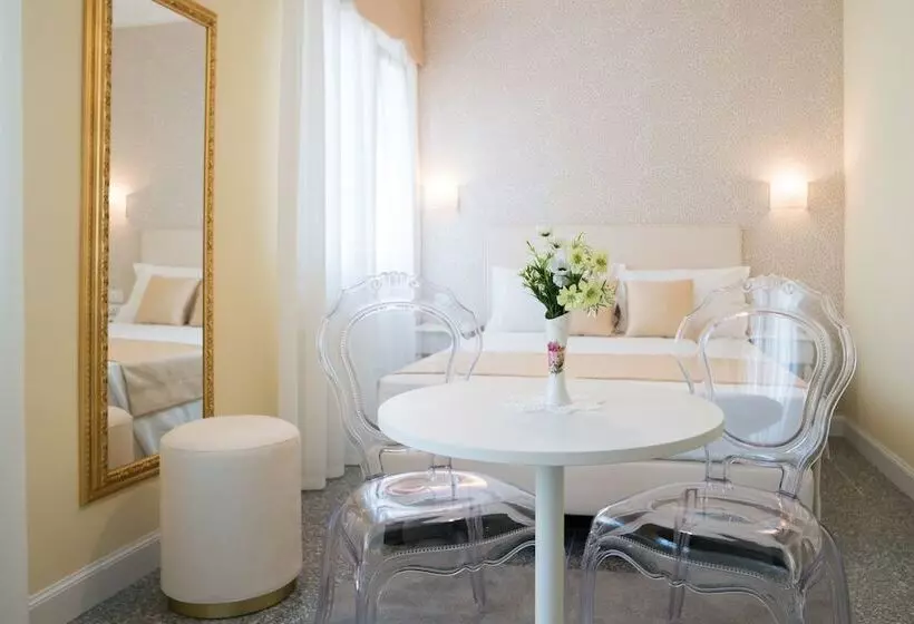 Bed and Breakfast Guest House Train Station Venice Atika & Atif