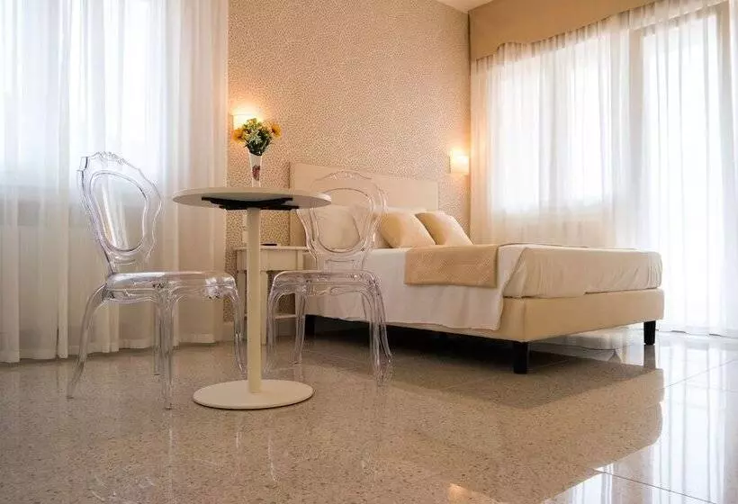 Bed and Breakfast Guest House Train Station Venice Atika & Atif