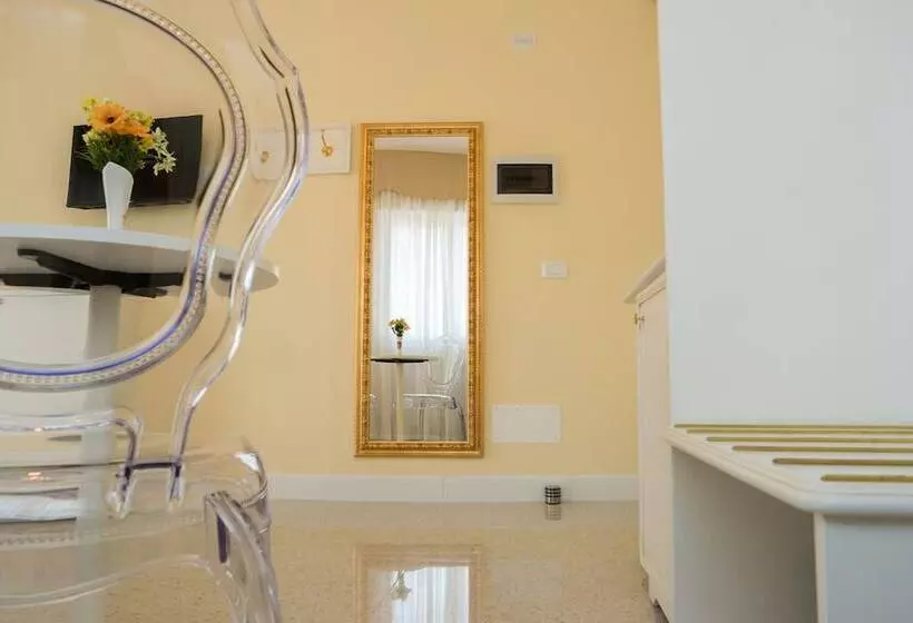 Bed and Breakfast Guest House Train Station Venice Atika & Atif