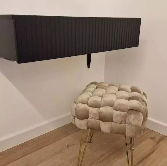 تختخواب و صبحانه Living