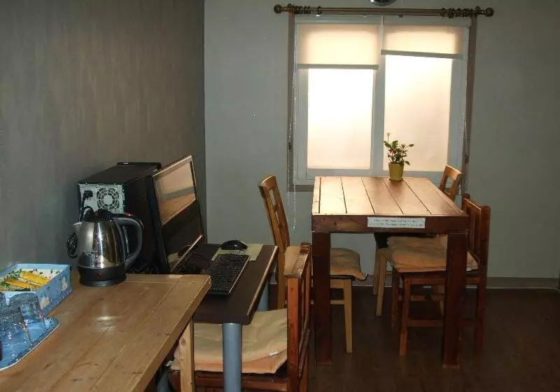 Birdsnest Hostel Hongdae Foreigner Only