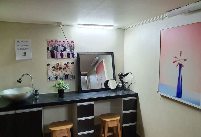 Birdsnest Hostel Hongdae Foreigner Only