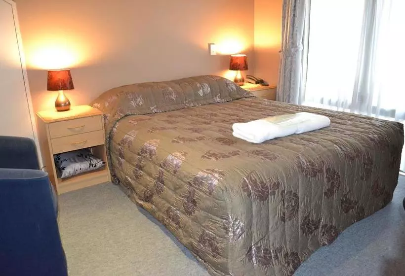 Courtesy Court Motel