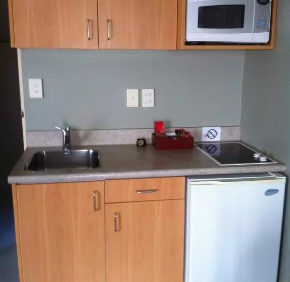 Courtesy Court Motel