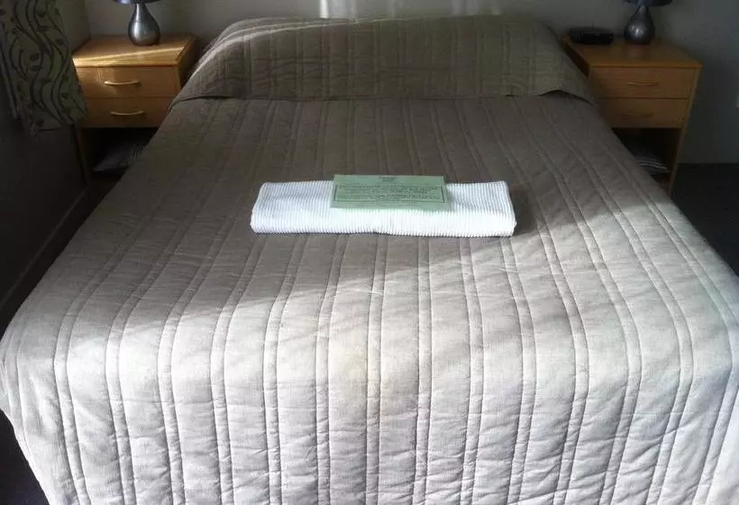 Courtesy Court Motel