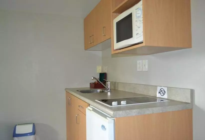 Courtesy Court Motel