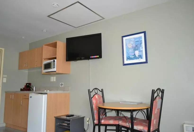 Courtesy Court Motel