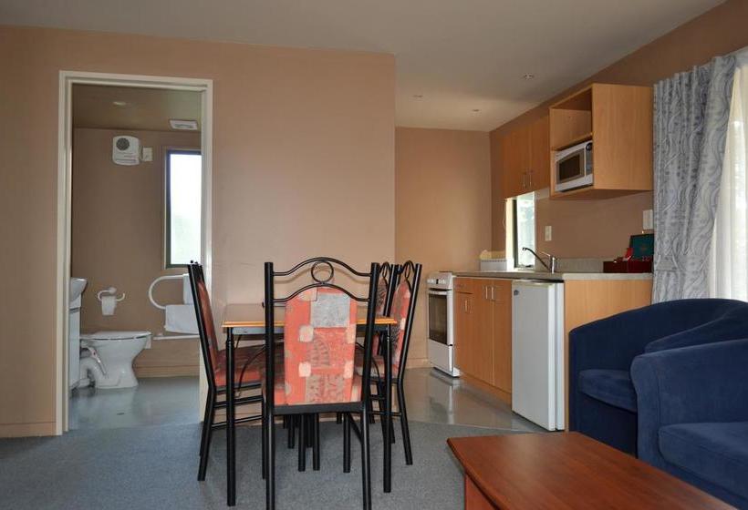 Courtesy Court Motel