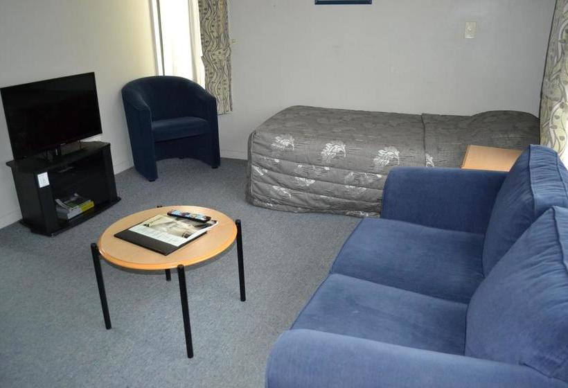 Courtesy Court Motel