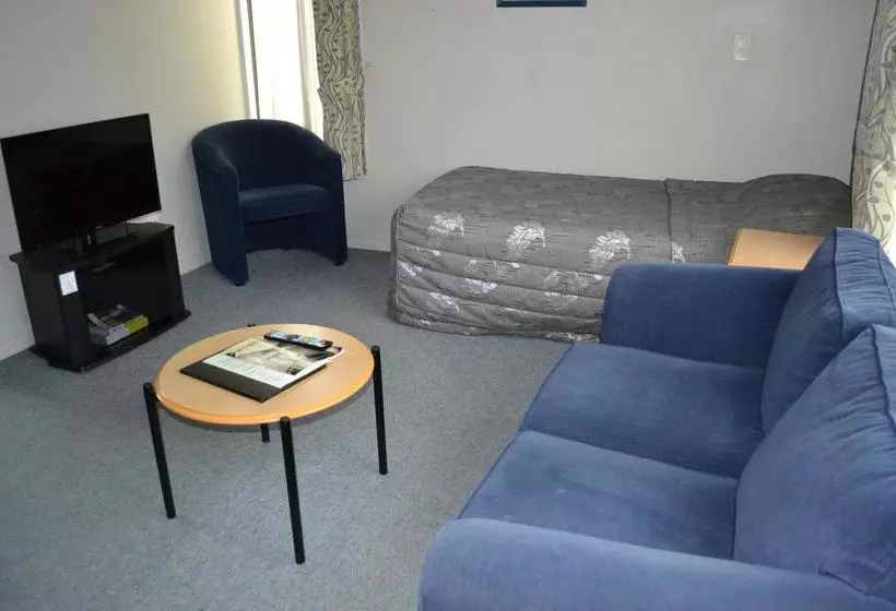 Courtesy Court Motel