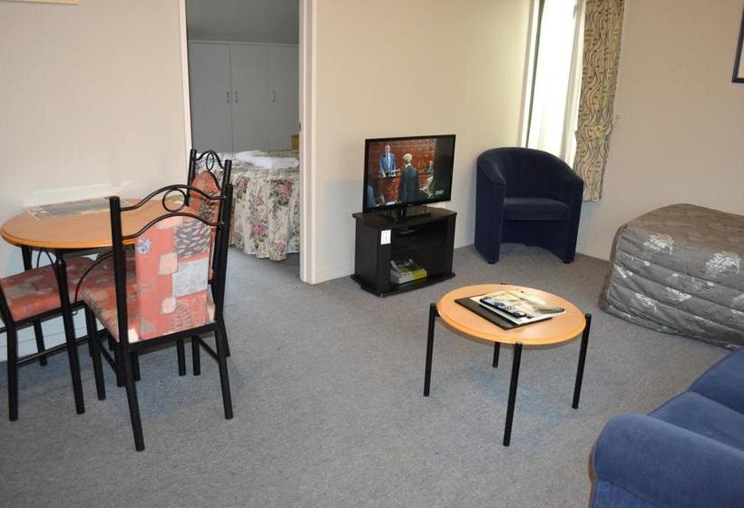 Courtesy Court Motel