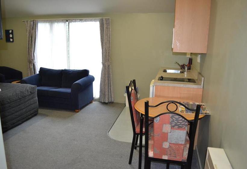 Courtesy Court Motel