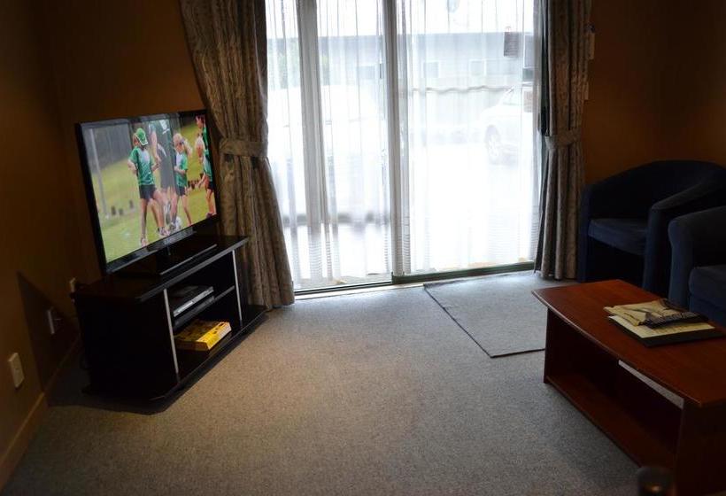 Courtesy Court Motel