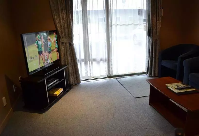 Courtesy Court Motel