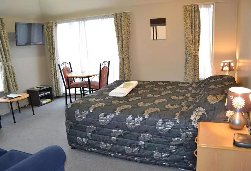 Courtesy Court Motel