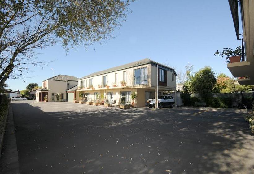 Courtesy Court Motel