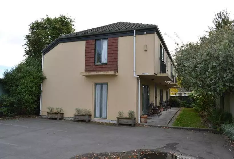 Courtesy Court Motel