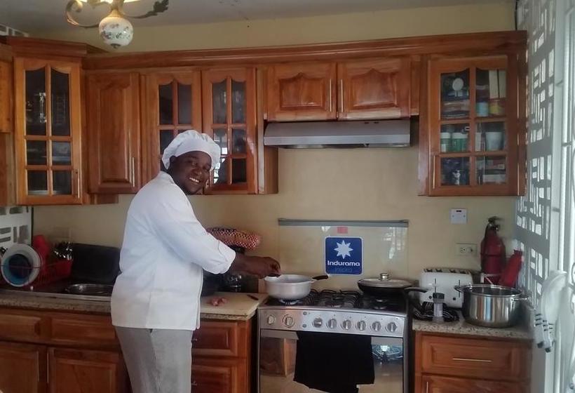 هتل A Piece Of Paradise Montego Bay