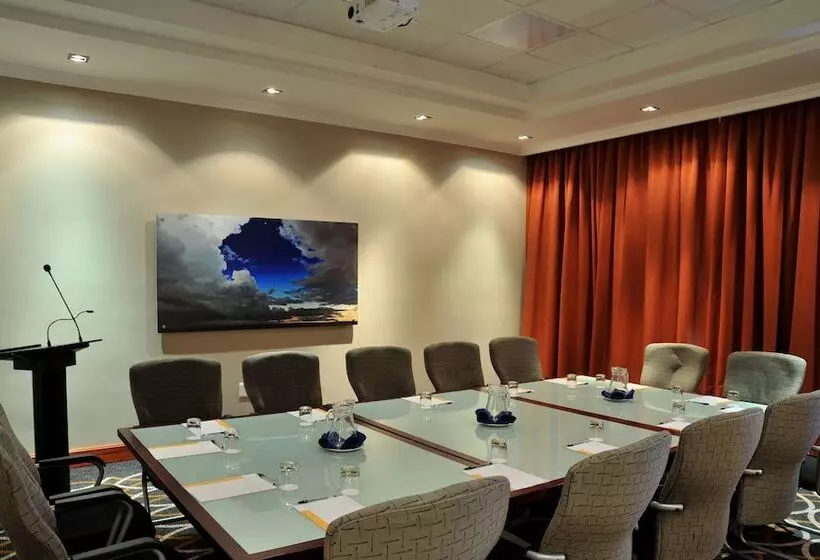 هتل Cresta Mahalapye