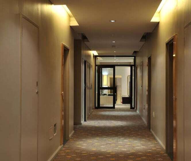 ホテル Cresta Mahalapye