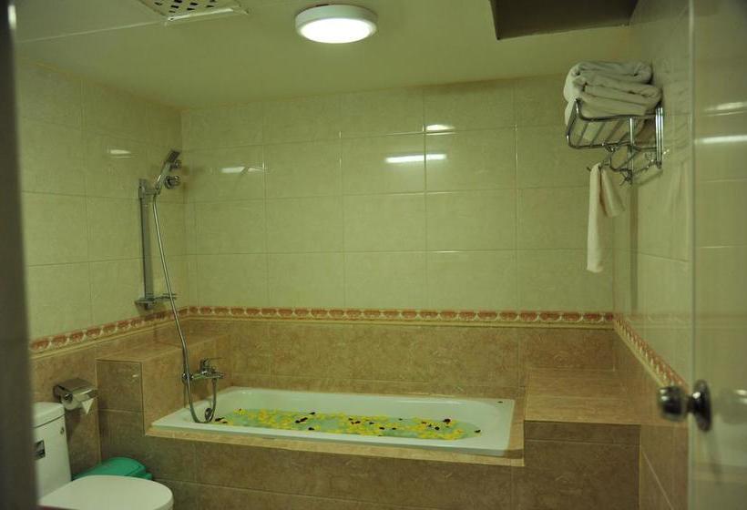 هتل Golden City Crown