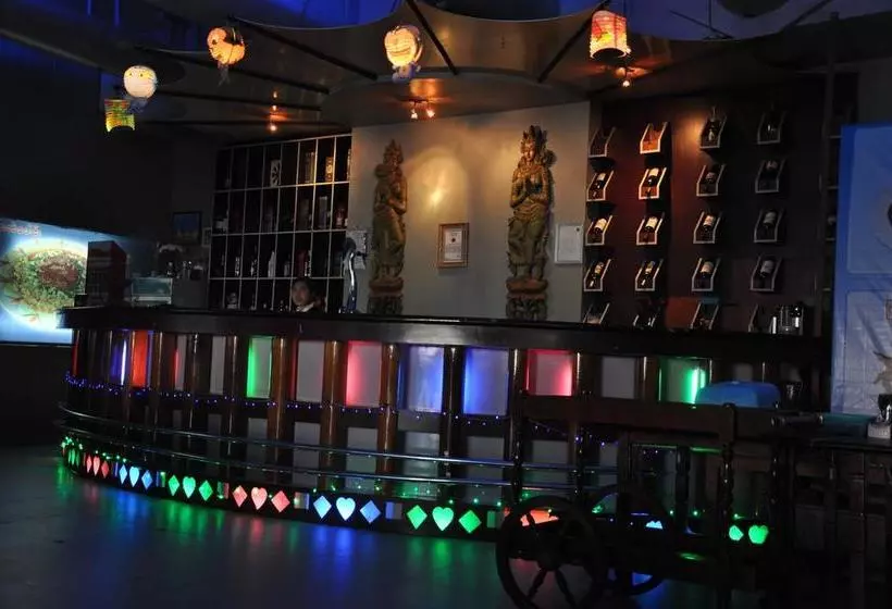 هتل Golden City Crown