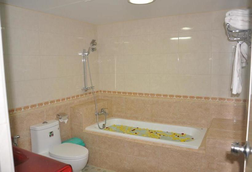 هتل Golden City Crown