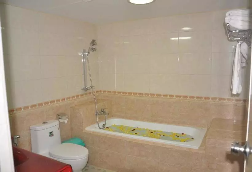 هتل Golden City Crown