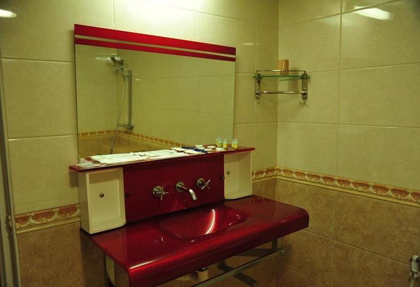 هتل Golden City Crown