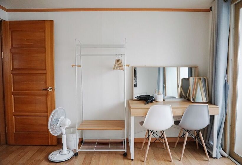 Отель Hongdae One House