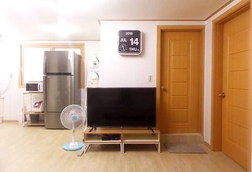 Отель Hongdae One House