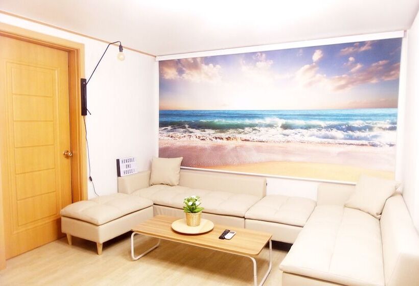 Отель Hongdae One House