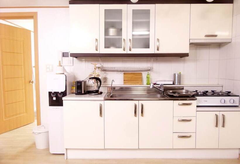 Отель Hongdae One House