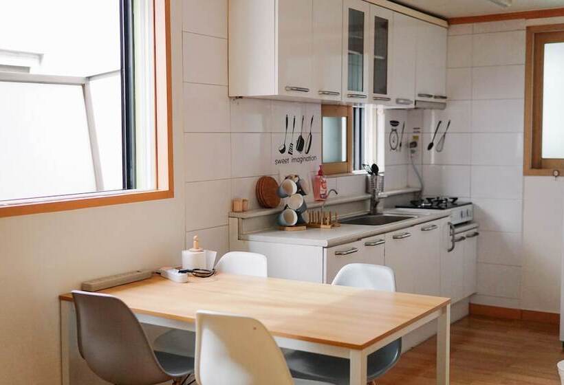 Отель Hongdae One House