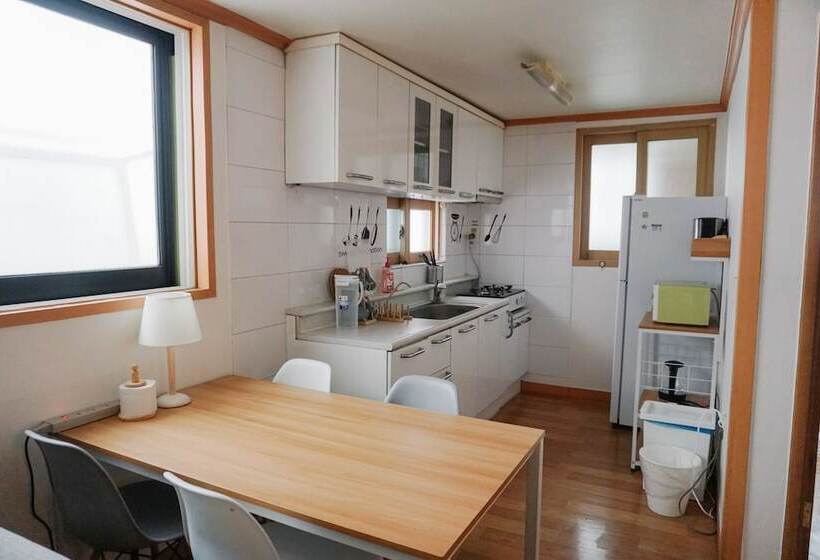 Отель Hongdae One House