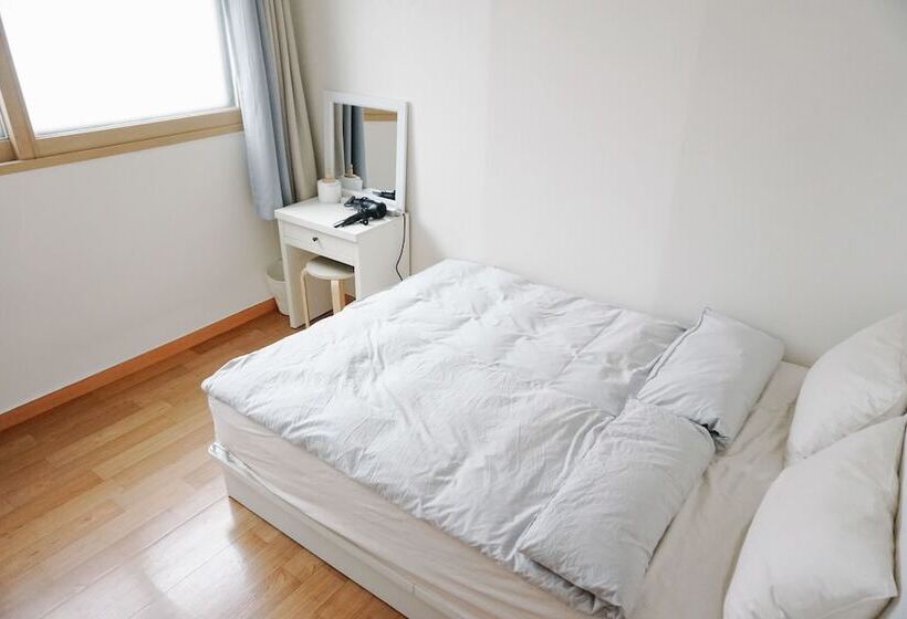 Отель Hongdae One House