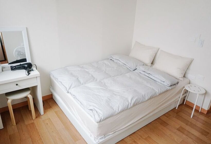 Отель Hongdae One House