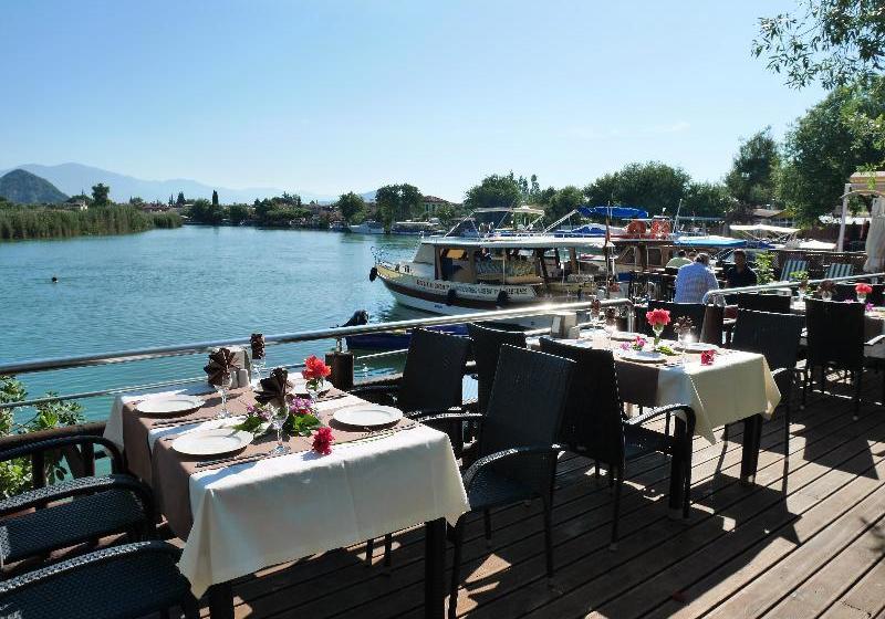 فندق Longhouse Inn